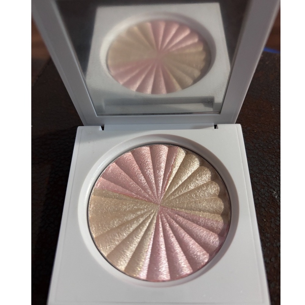 Ofra Highlighter in March Beauty Word new